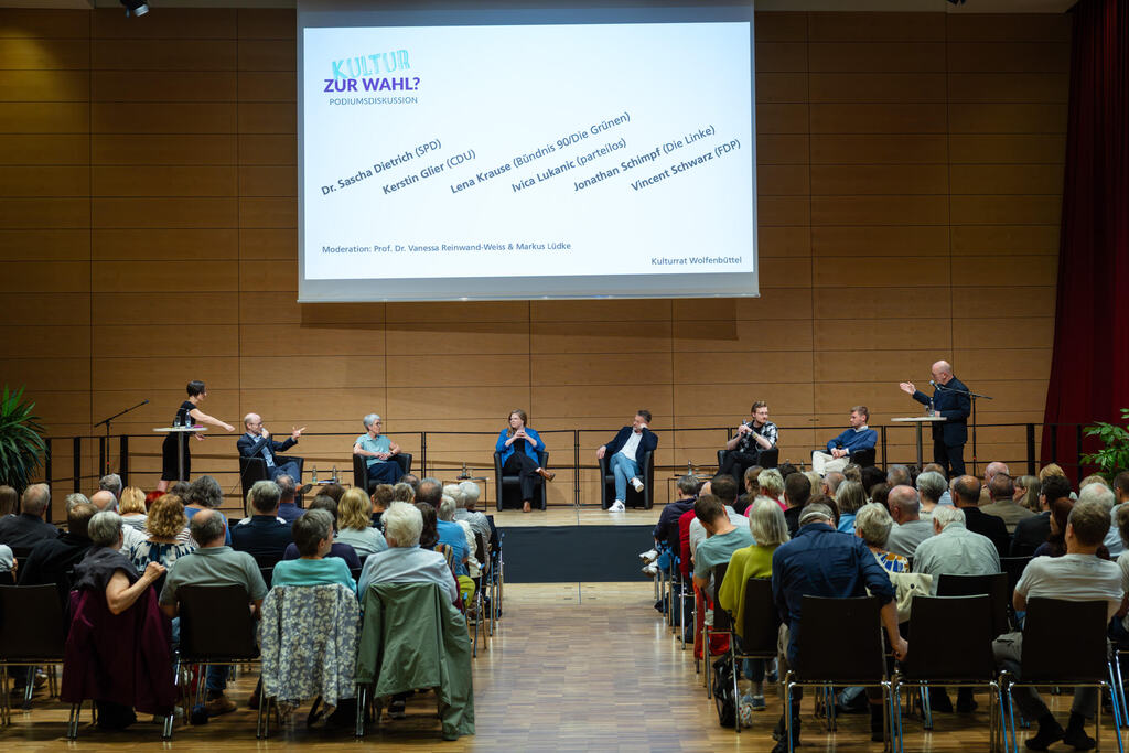 Vincent Schwarz in der Diskussion zur Finanzierung von Kultur (Foto: Marek Kruszewski)